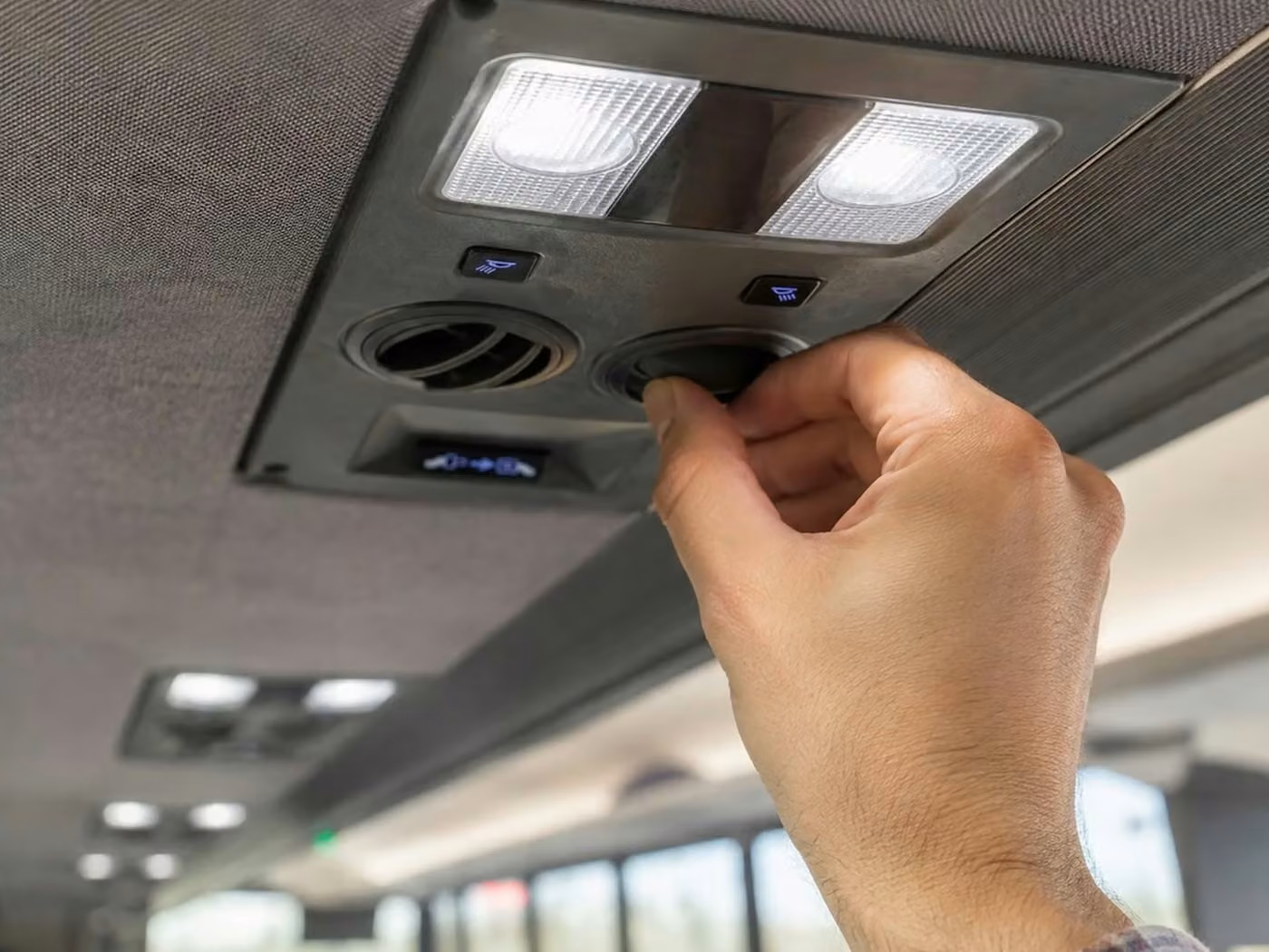 crown point 18 passenger minibus climate control